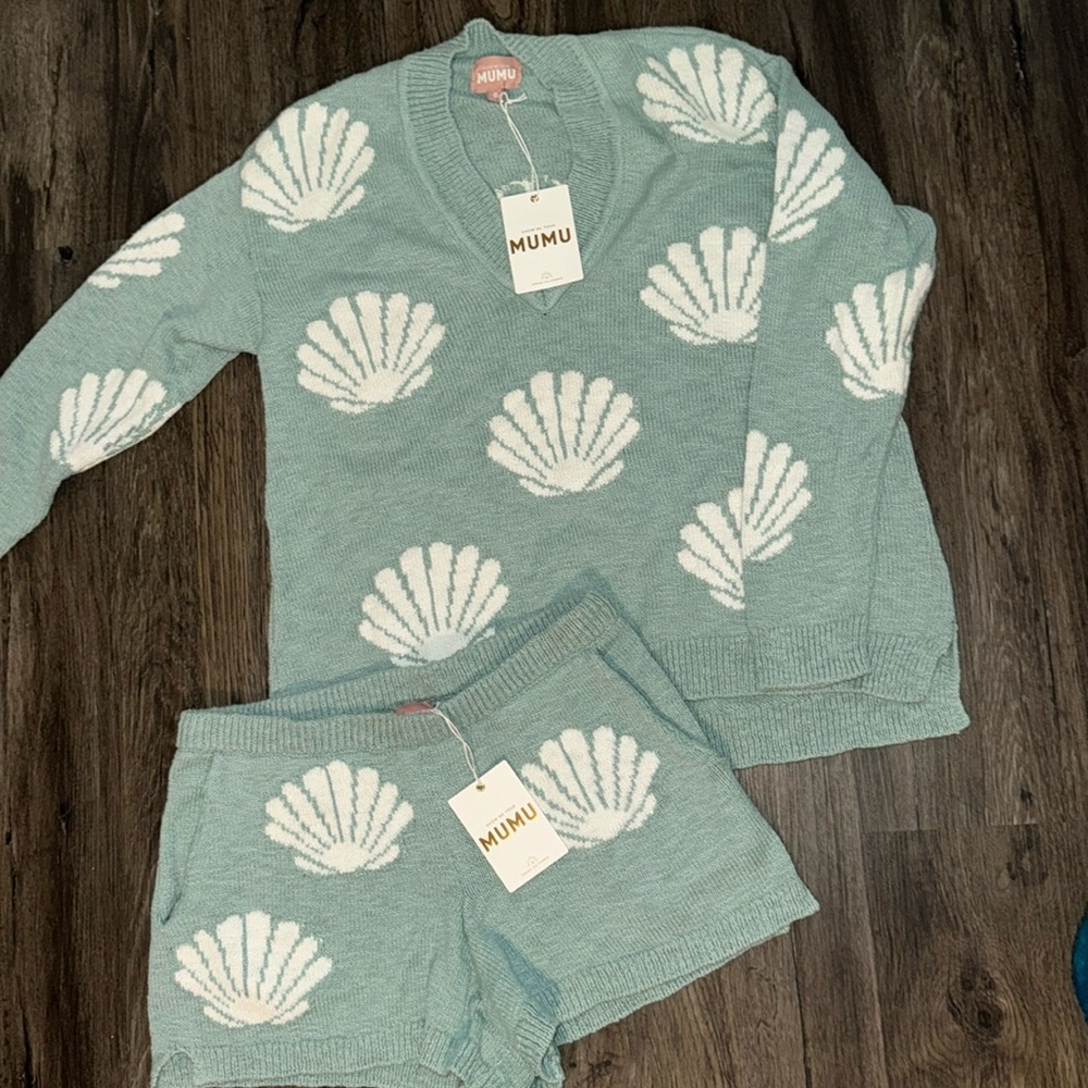 seashell sweater and matching short set NWT sz Small